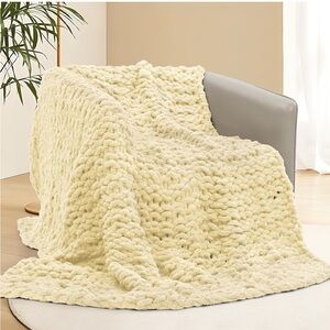NWOT Beige Chunky Knit Blanket Throw, 50x60in Soft Chenille Yarn Throw, Handmade